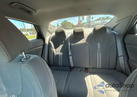 2021 Hyundai Elantra Sel z USA, uszkodzony, nr VIN 5NPLM4AG2MH026998